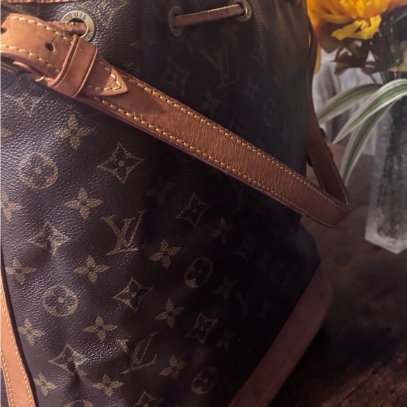 Luxury Brown Designer Bucket Bag - Picture 2 of 6